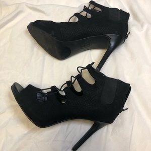 Jennifer Lopez Black Heels